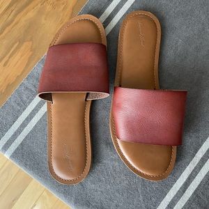 NEW Univeral Thread Cognac Slide Sandals